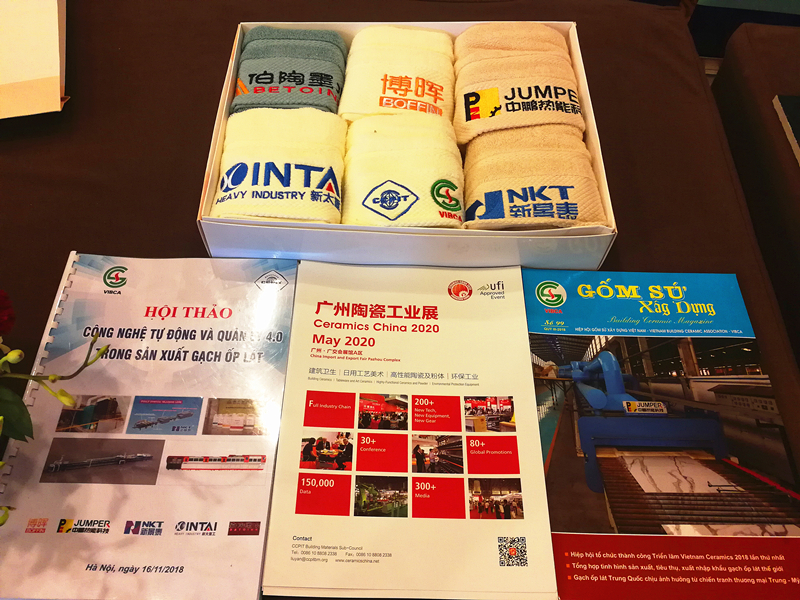 會議資料和禮品2.jpg