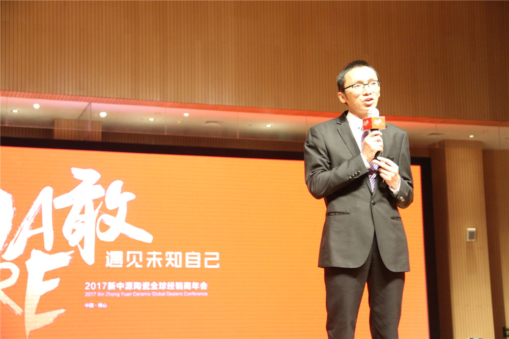 新中源陶瓷常務副總經理陳勤顯.JPG