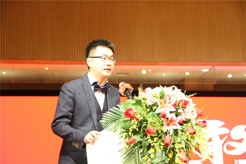 新中源陶瓷總經理霍卓威.JPG